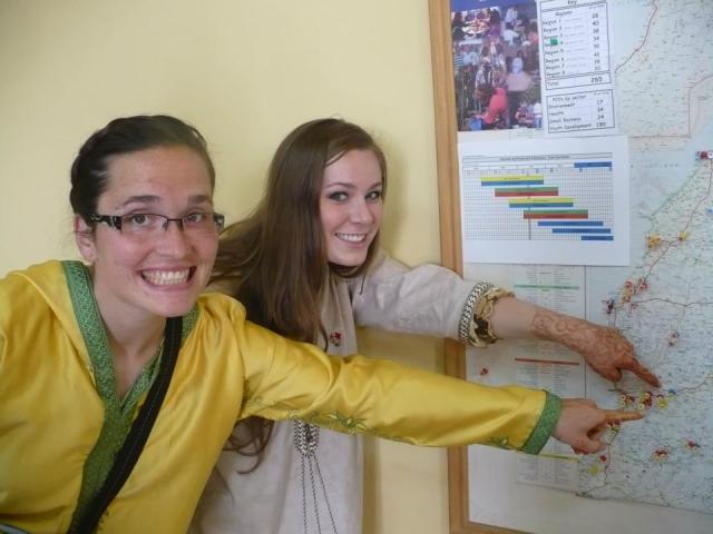 Johanna and her sitemate Liz (modeling djellabas!) point out Taroudant on the map.